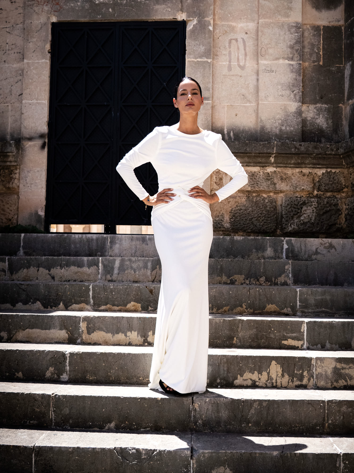 Silueta frontal del vestido blanco largo Kimona by JP en Mallorca