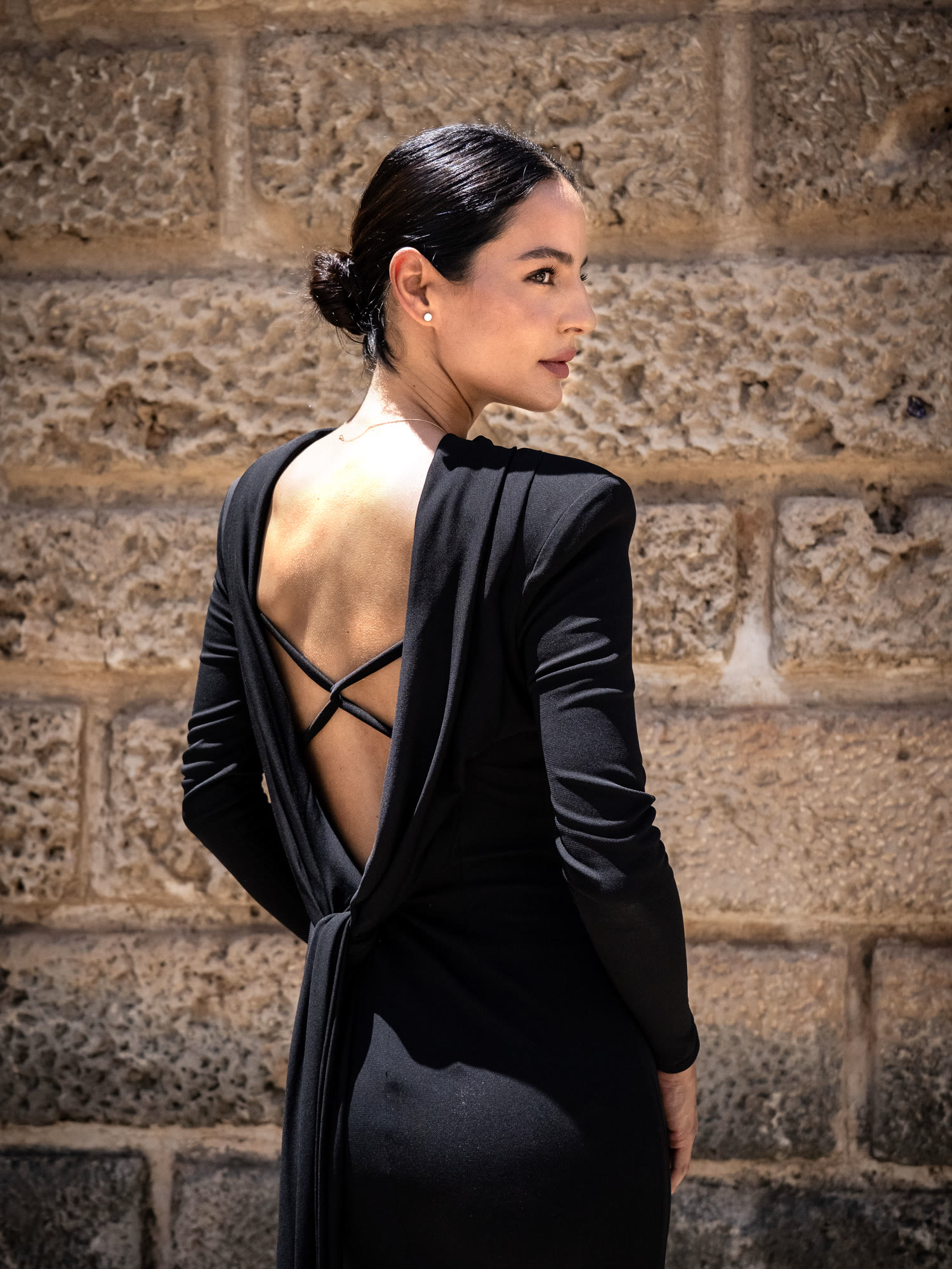 Vestido negro de espalda abierta Kimona by JP en la campaña Mallorca 2026